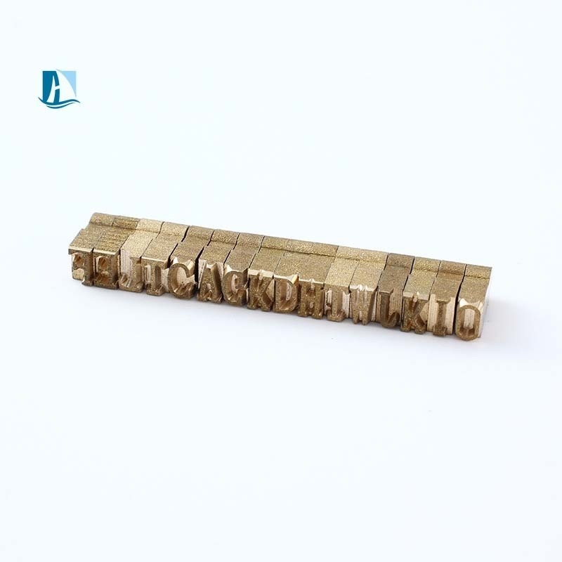 Appareil d'estampage à chaud accessoire multifonctionnel 40*40 mm lettres en laiton pour l'impression pointue